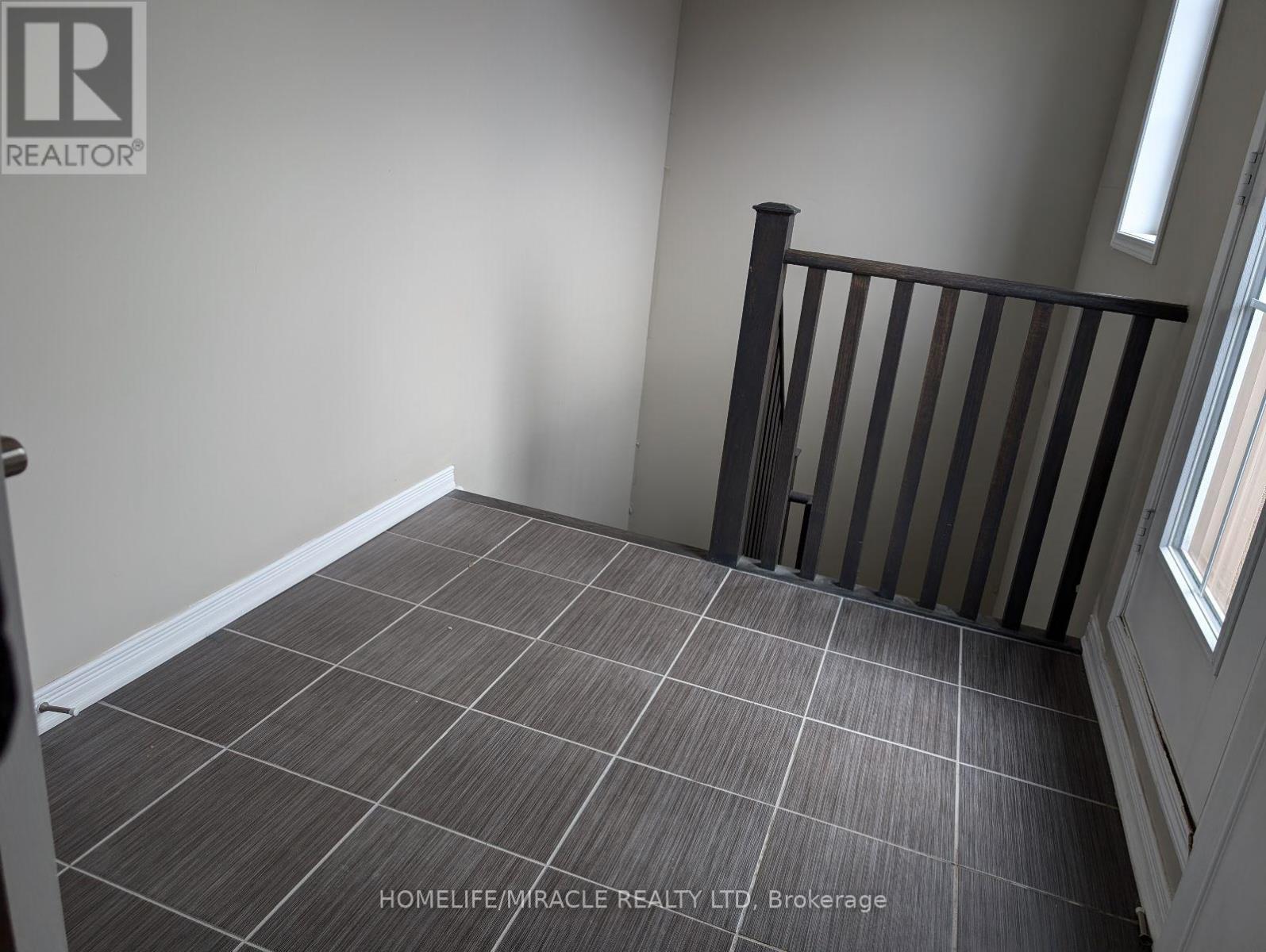 69 - 2441 Greenwich Drive Property Photo 6