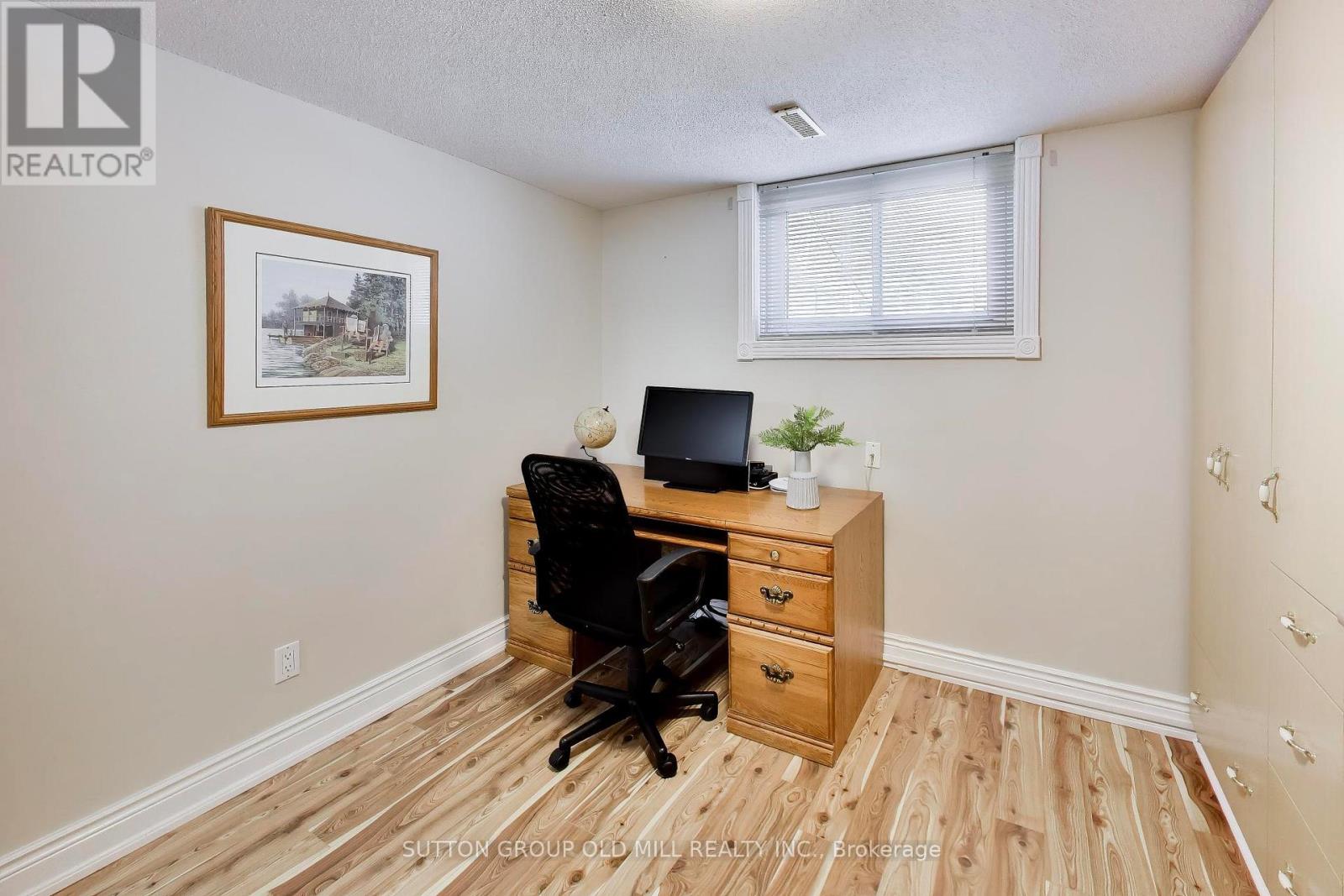 251 Chalfield Lane Property Photo 17