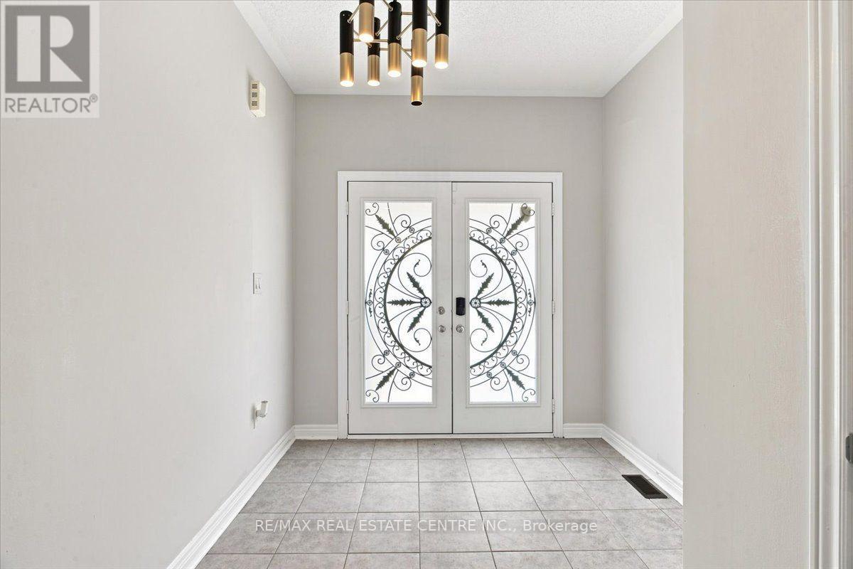 1053 Job Crescent Property Photo 2