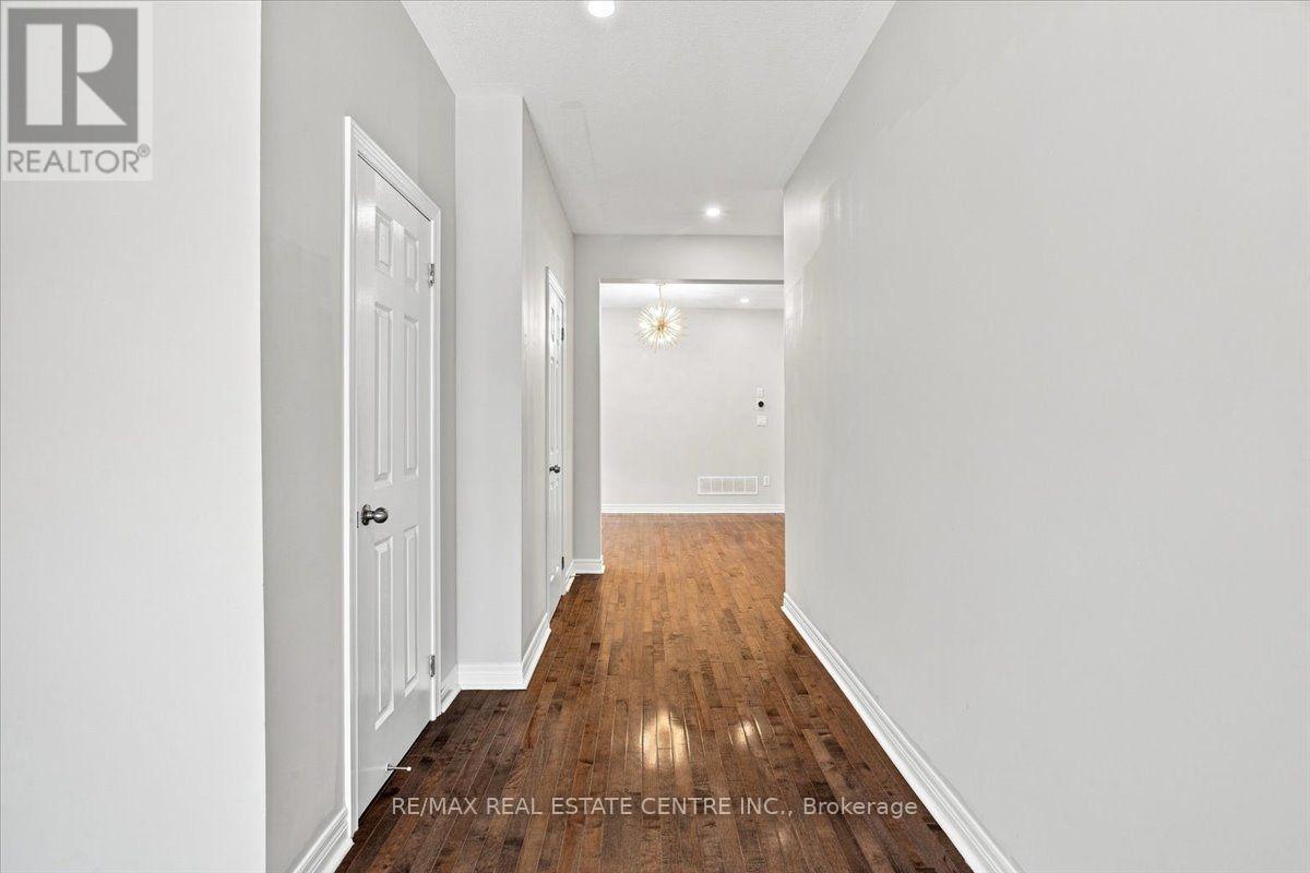 1053 Job Crescent Property Photo 3