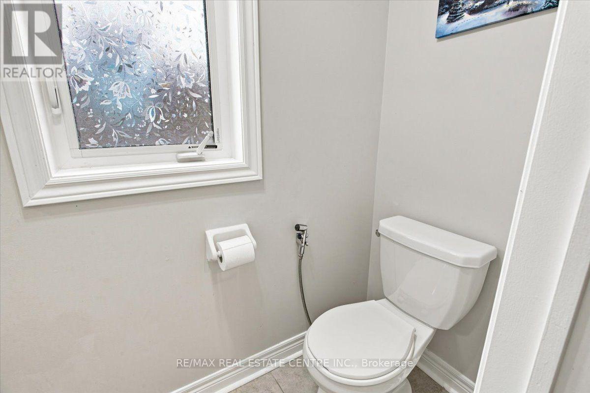 1053 Job Crescent Property Photo 5