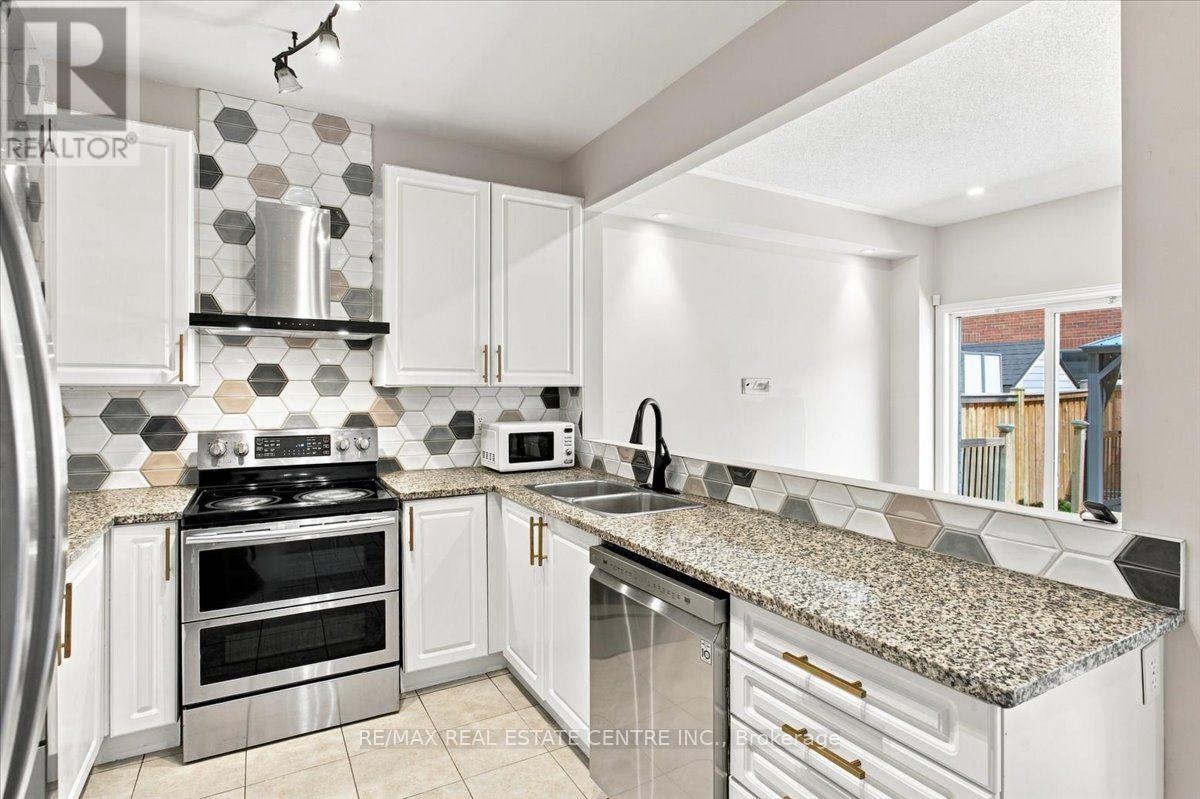 1053 Job Crescent Property Photo 14