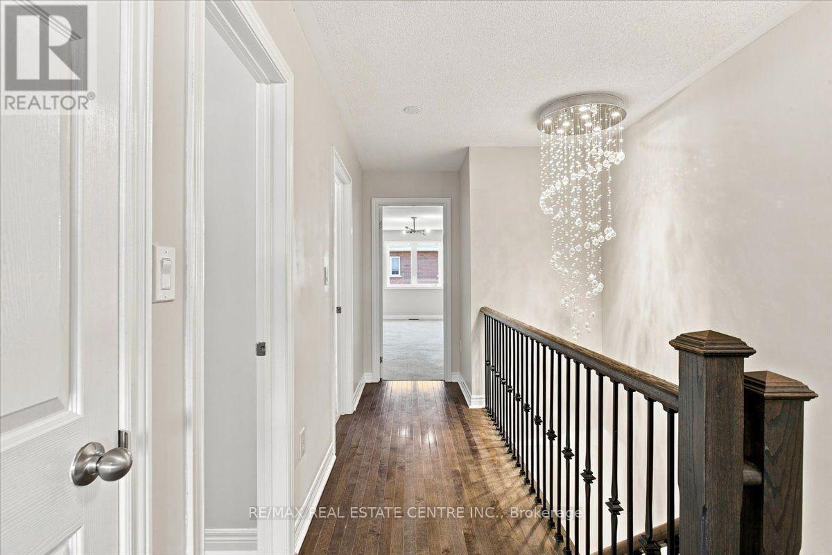 1053 Job Crescent Property Photo 17