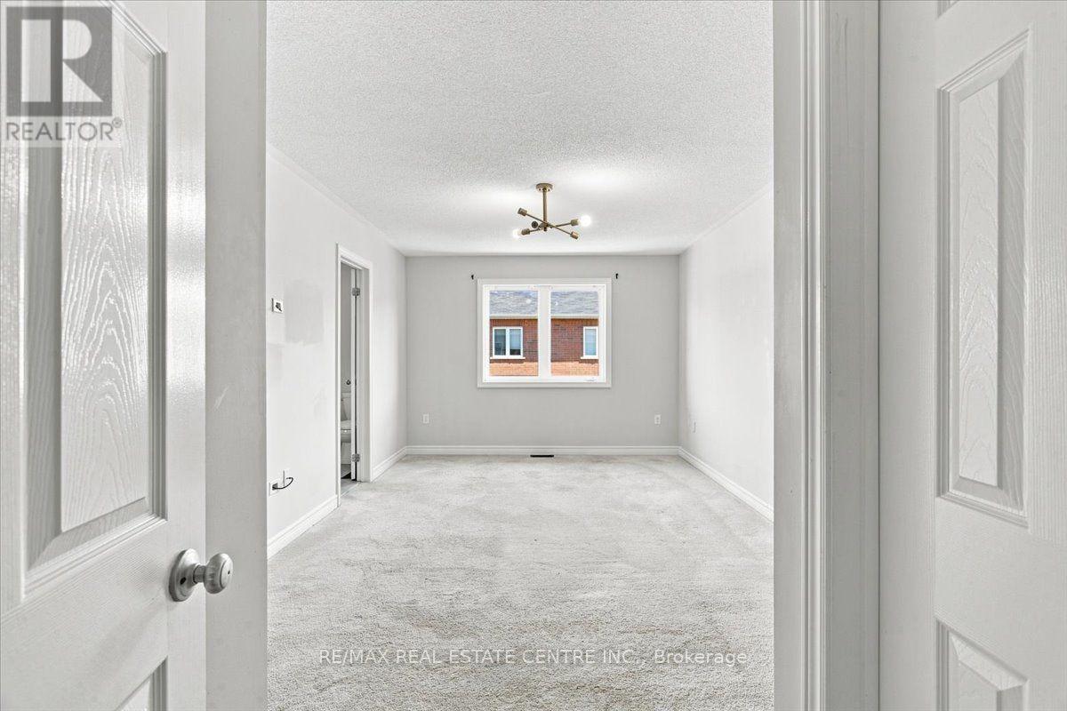 1053 Job Crescent Property Photo 19