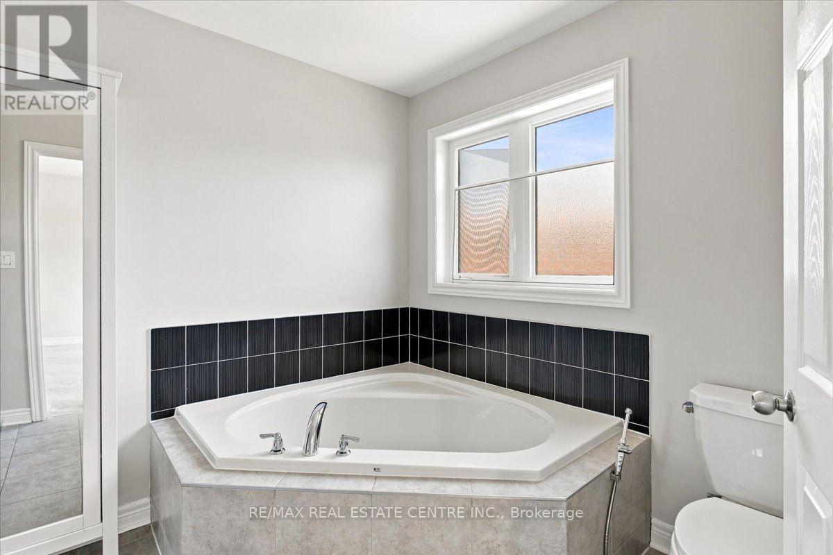 1053 Job Crescent Property Photo 23