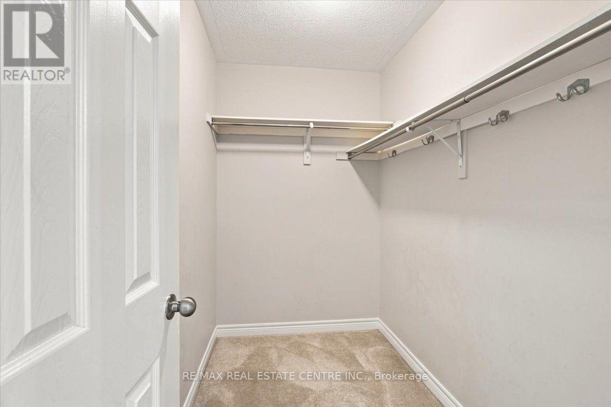 1053 Job Crescent Property Photo 24