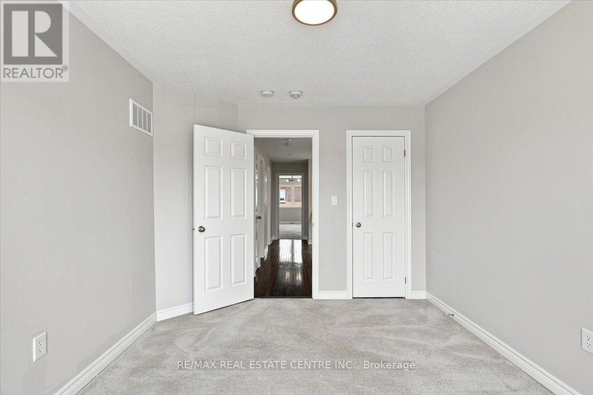 1053 Job Crescent Property Photo 26