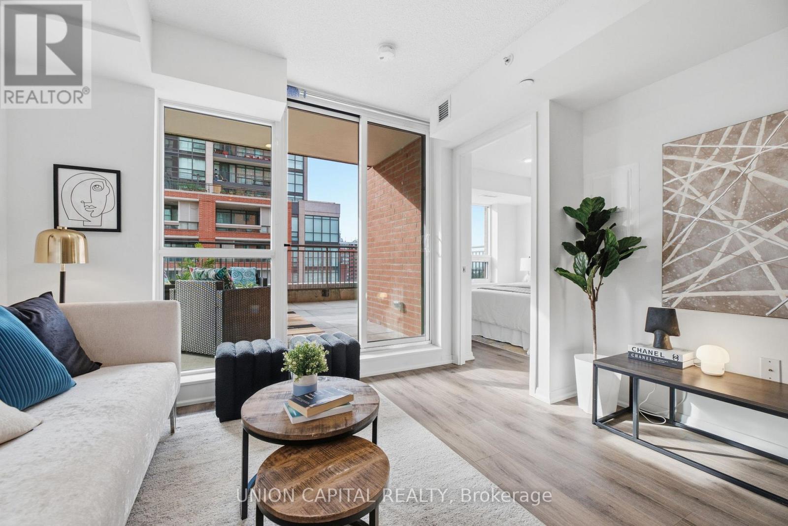 735 - 3091 Dufferin Street Property Photo 3