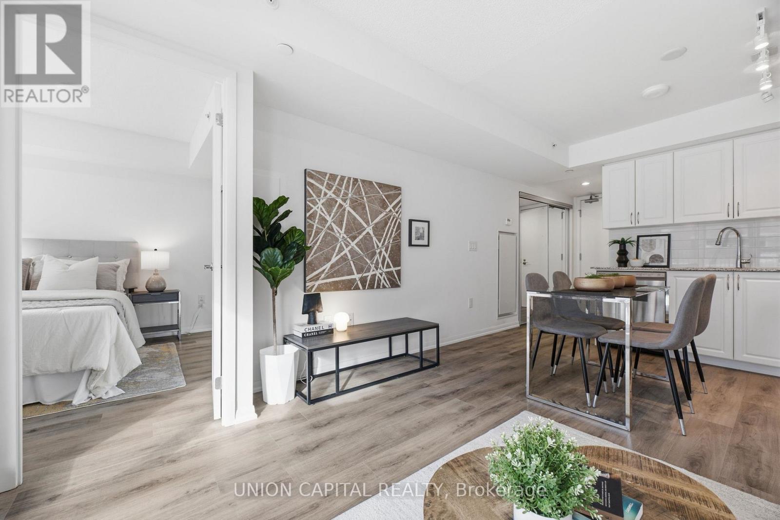 735 - 3091 Dufferin Street Property Photo 7
