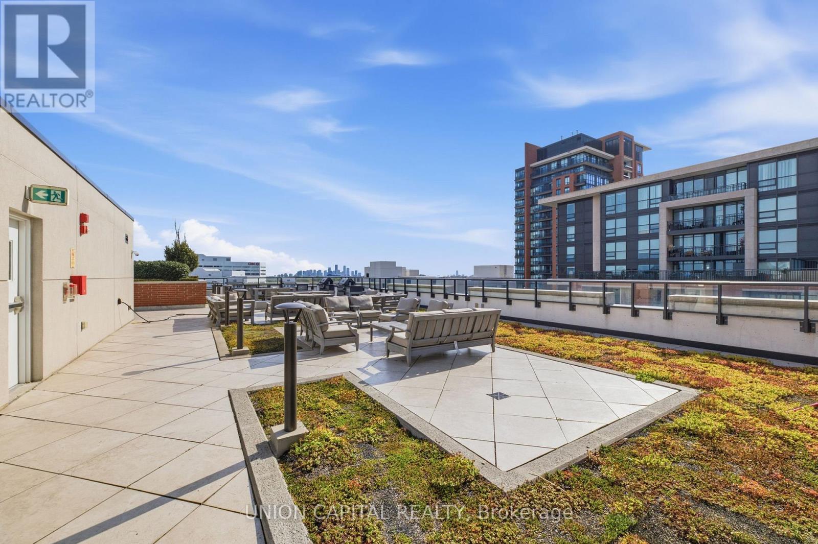 735 - 3091 Dufferin Street Property Photo 18