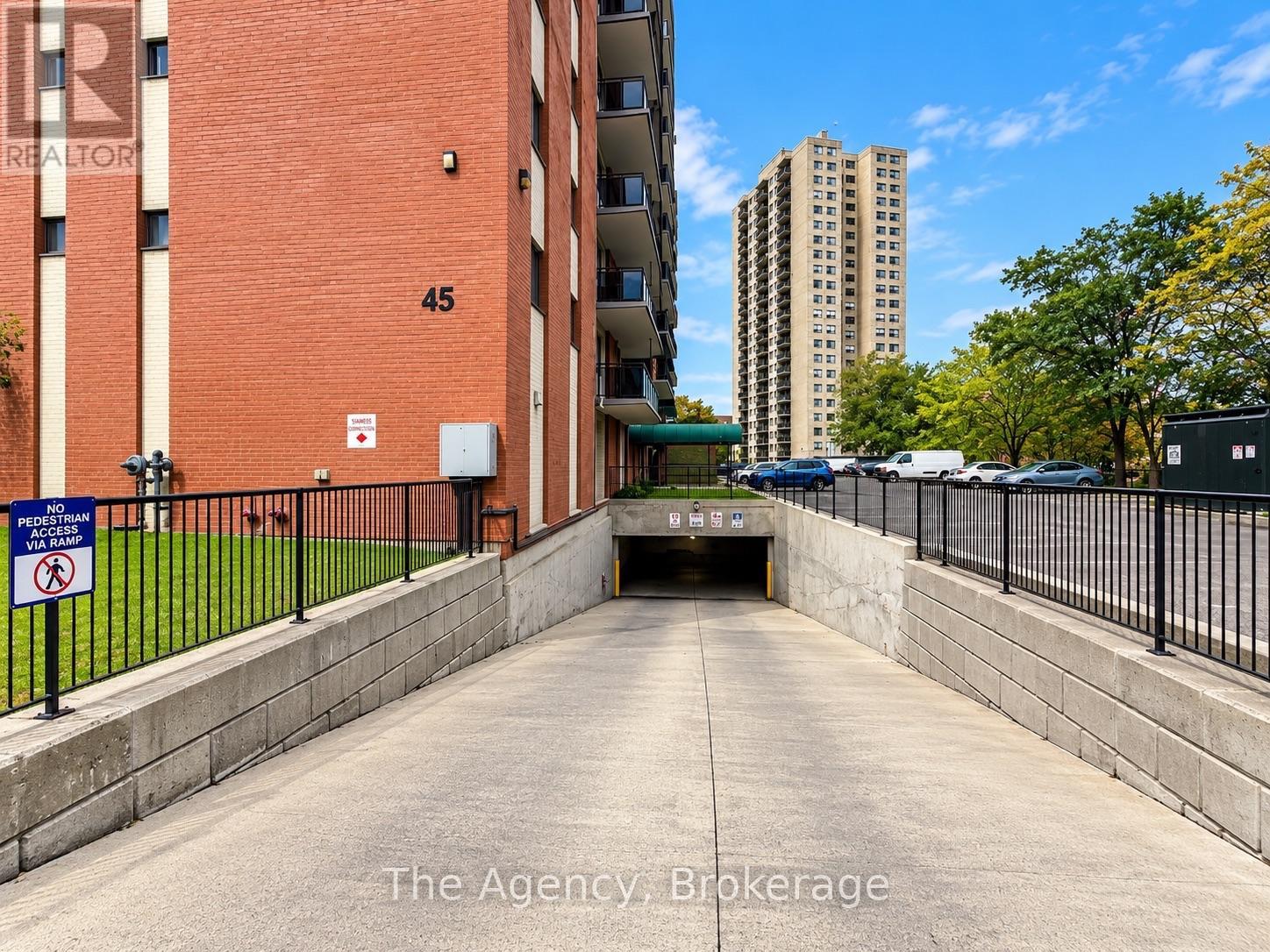 905 - 45 Paisley Boulevard W Property Photo 3