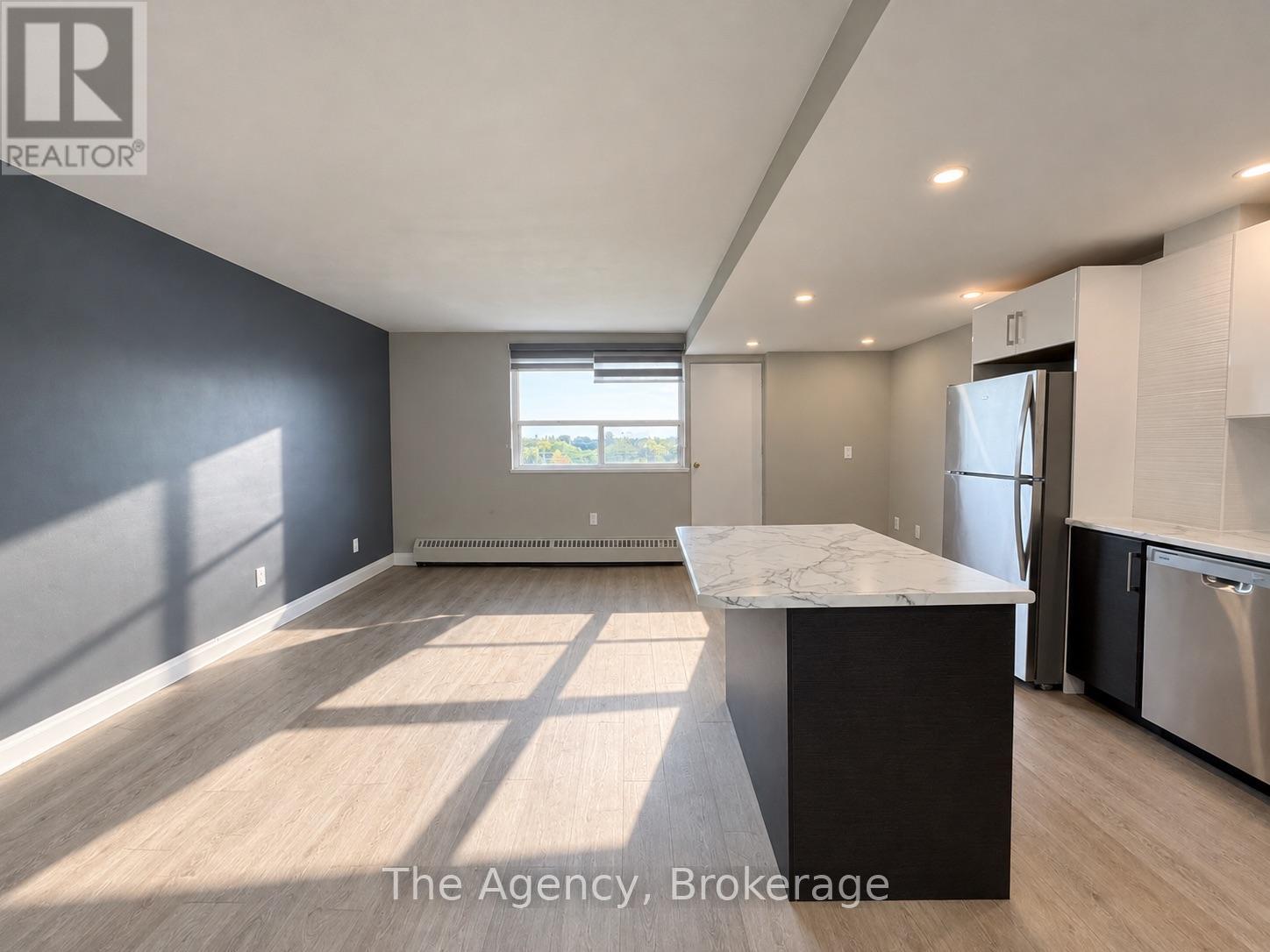 609 - 45 Paisley Boulevard W Property Photo 7