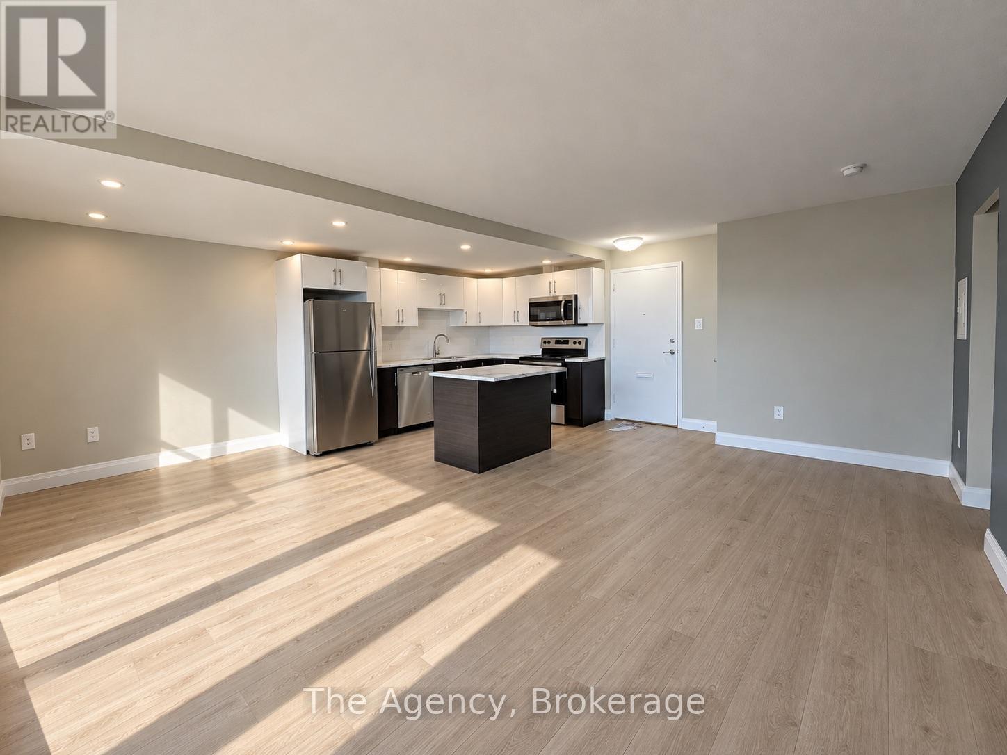 609 - 45 Paisley Boulevard W Property Photo 8