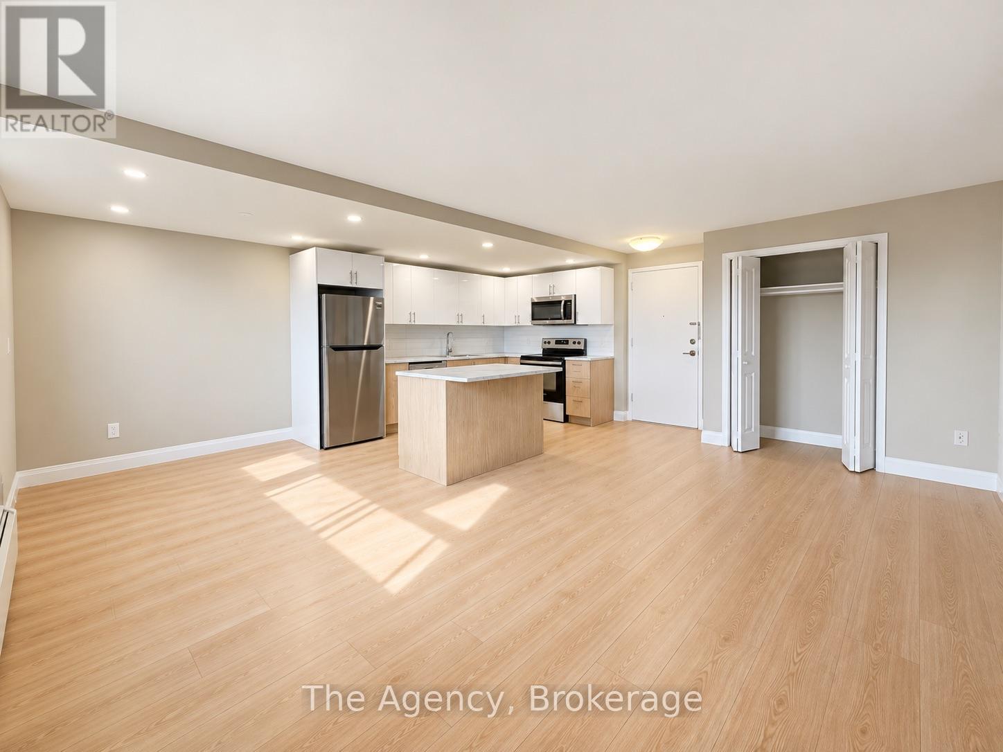 808 - 45 Paisley Boulevard W Property Photo 6