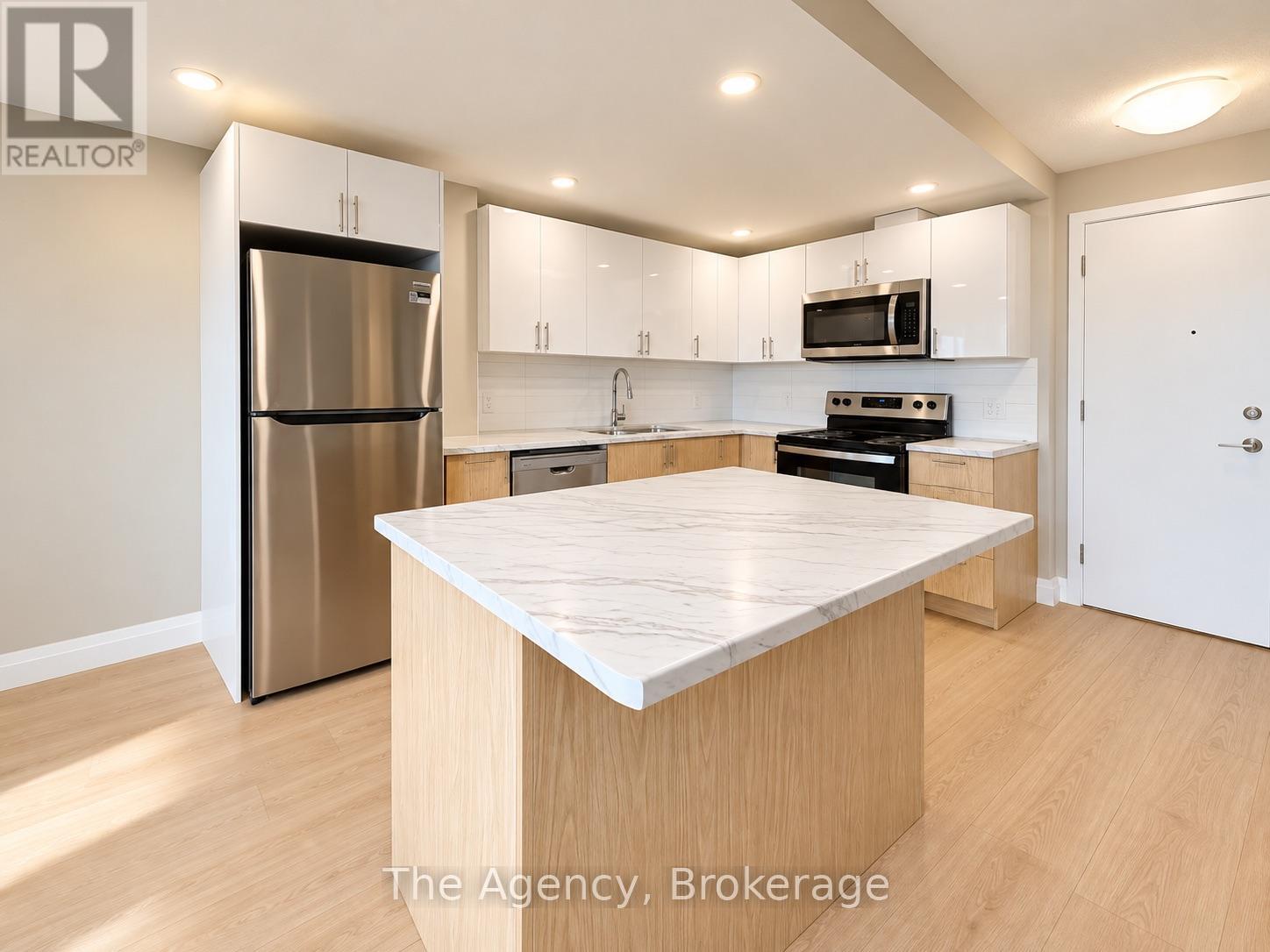808 - 45 Paisley Boulevard W Property Photo 7
