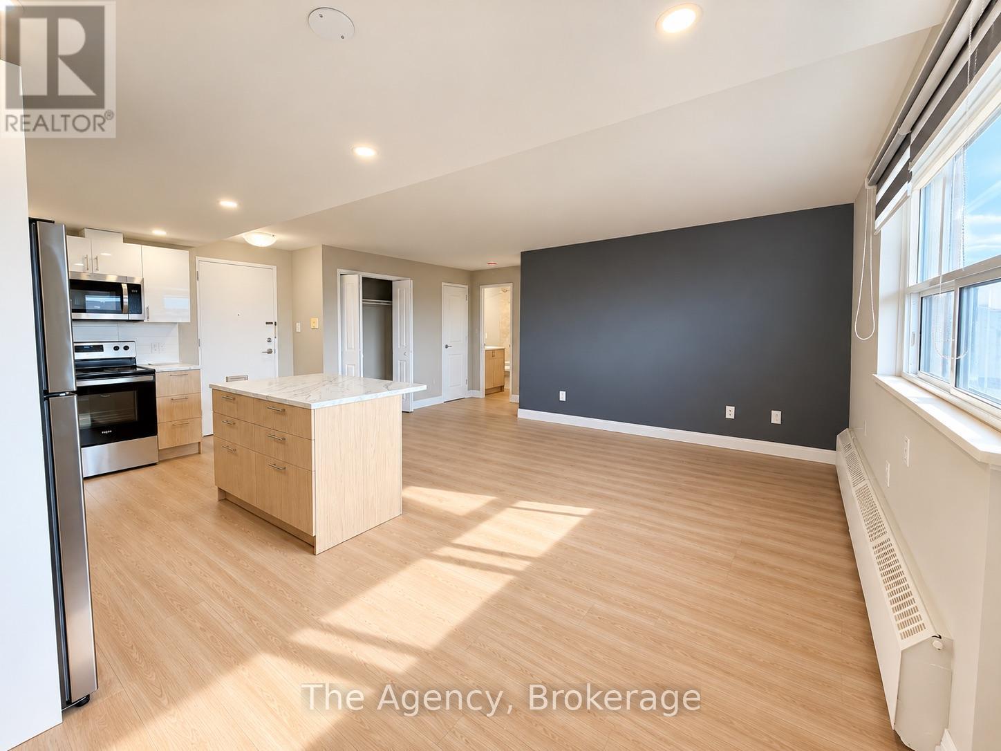 808 - 45 Paisley Boulevard W Property Photo 8