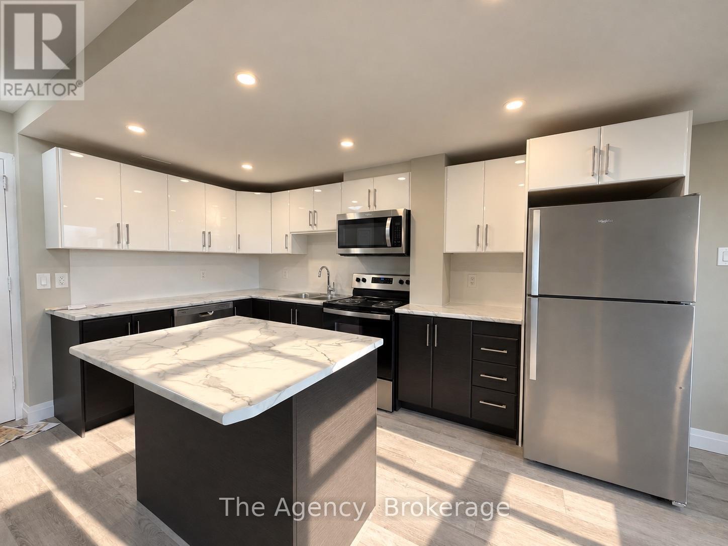 701 - 45 Paisley Boulevard W Property Photo 6