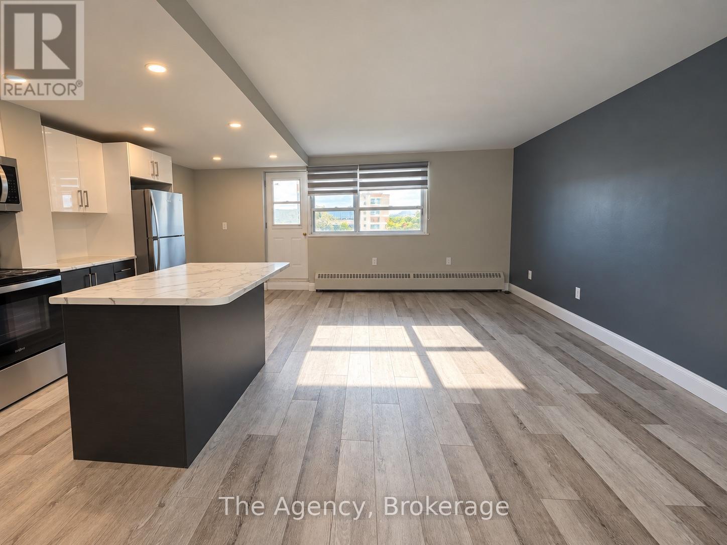 701 - 45 Paisley Boulevard W Property Photo 7