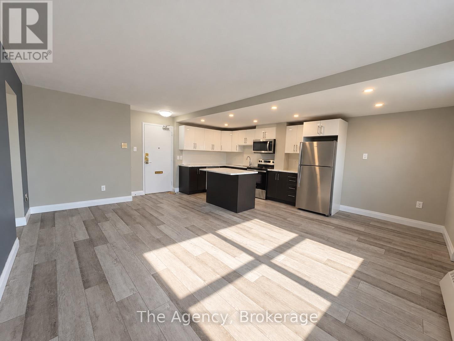 701 - 45 Paisley Boulevard W Property Photo 8