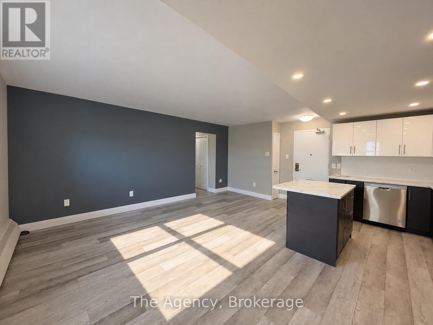 701 - 45 Paisley Boulevard W Property Photo 9