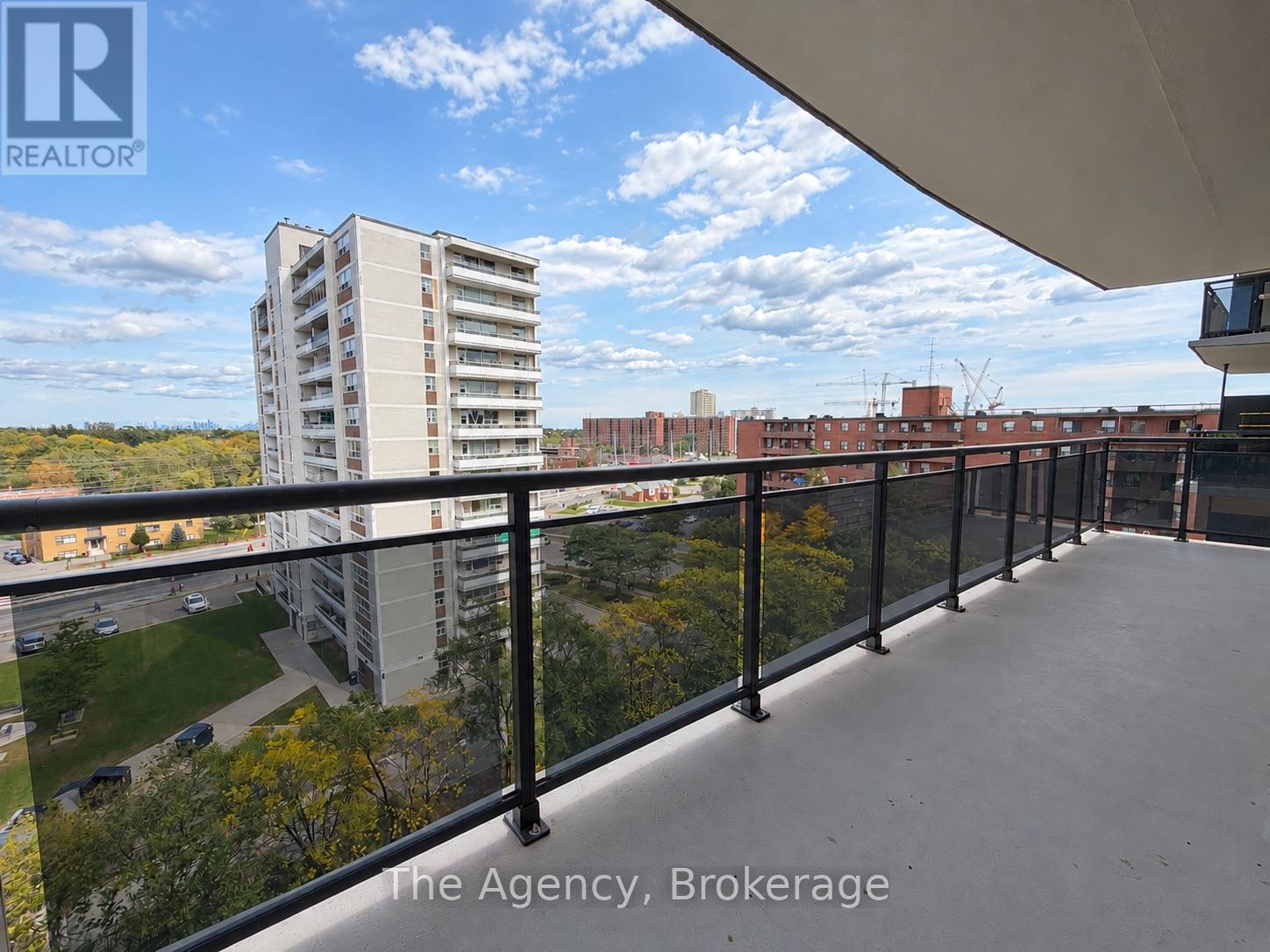 701 - 45 Paisley Boulevard W Property Photo 15