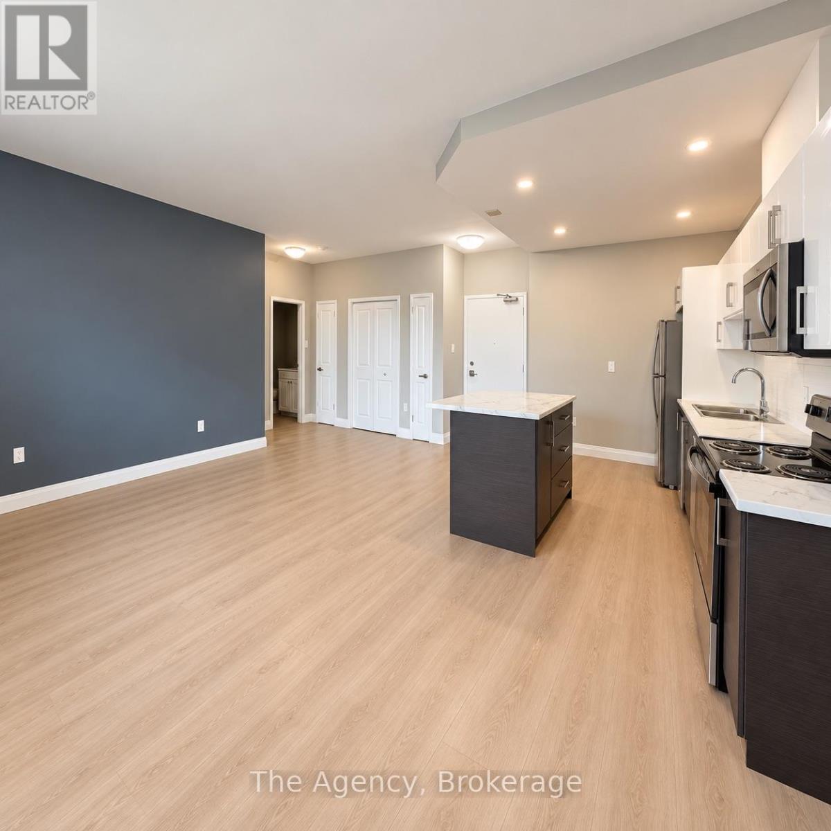 102 - 45 Paisley Boulevard W Property Photo 8