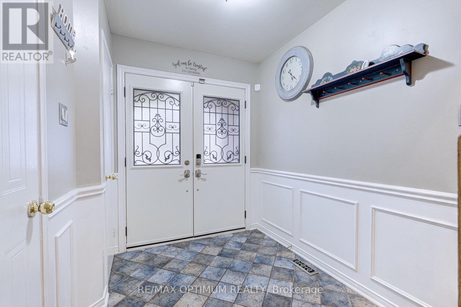 51 Goldenlight Circle Property Photo 5