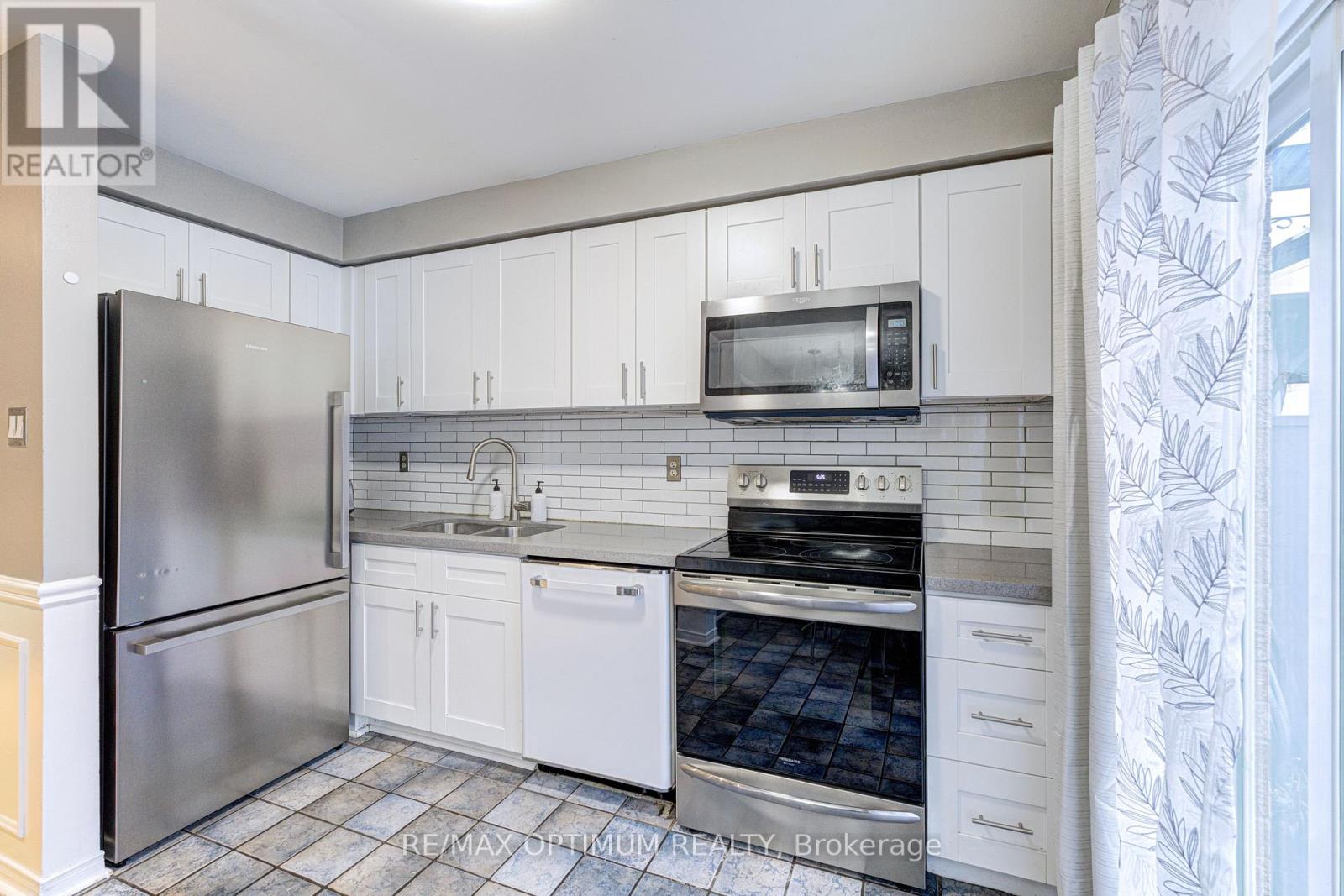 51 Goldenlight Circle Property Photo 11