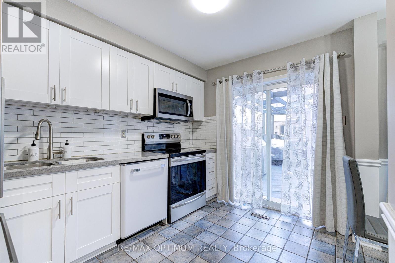 51 Goldenlight Circle Property Photo 12