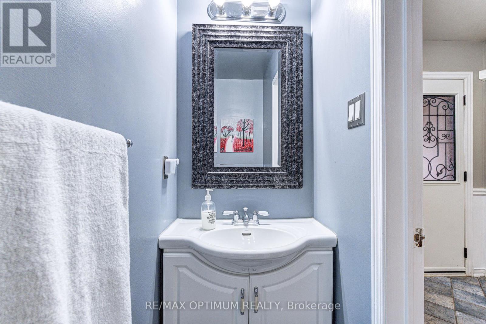 51 Goldenlight Circle Property Photo 27