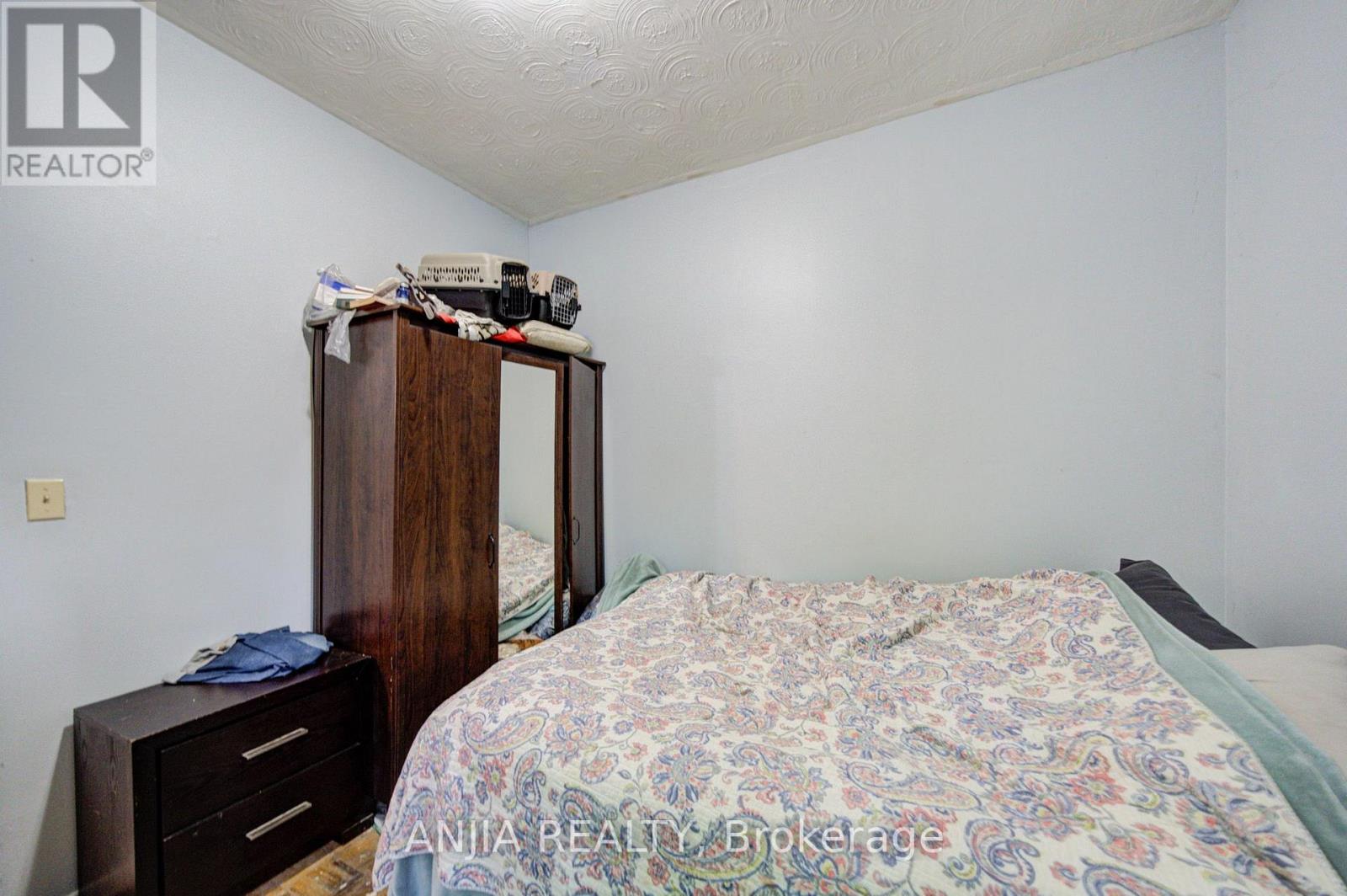 1063 Dufferin Street Property Photo 2
