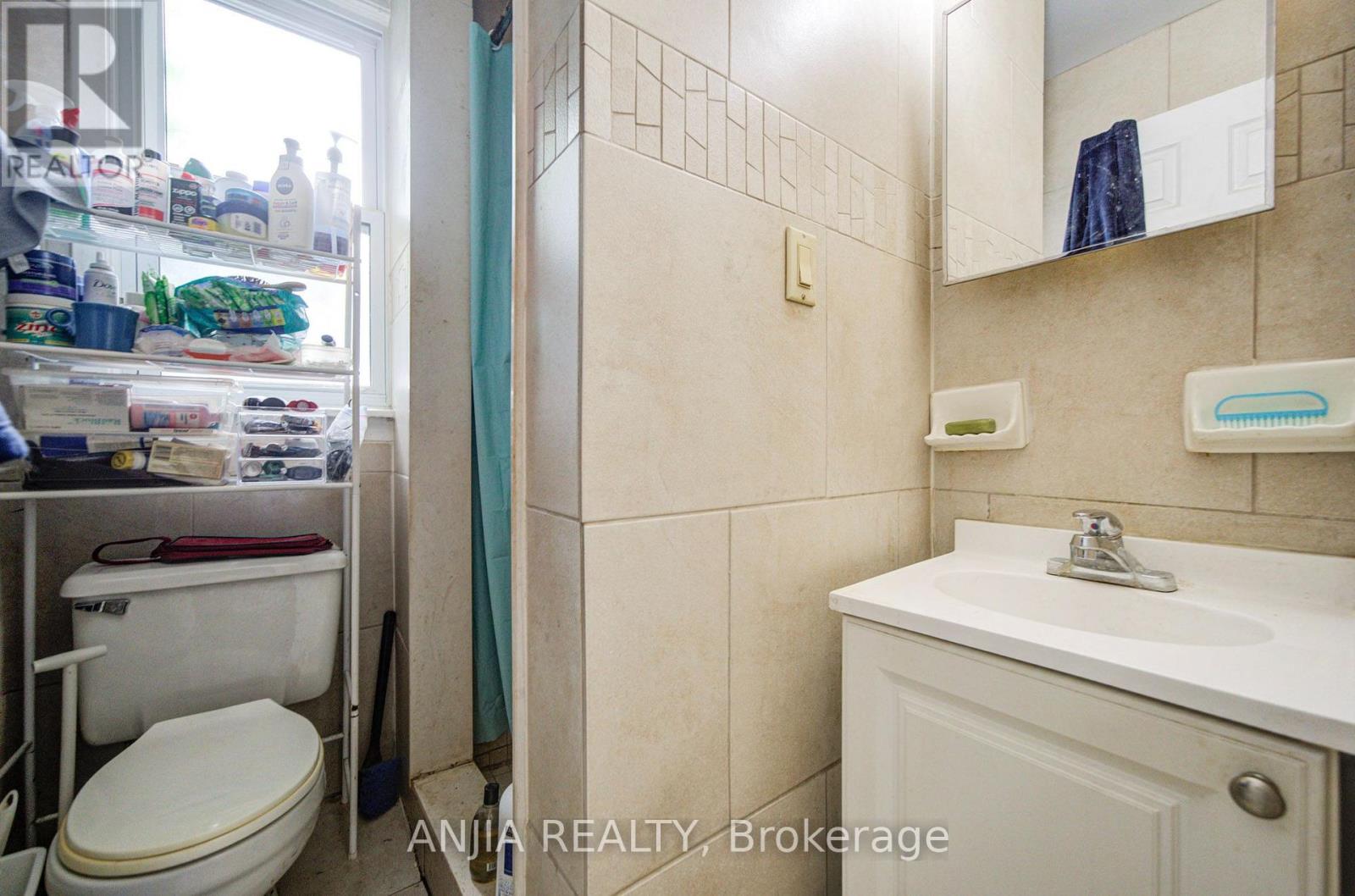 1063 Dufferin Street Property Photo 3