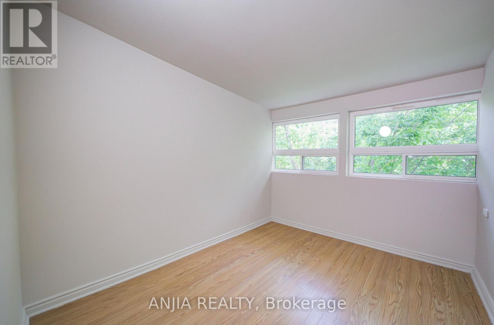 1063 Dufferin Street Property Photo 6