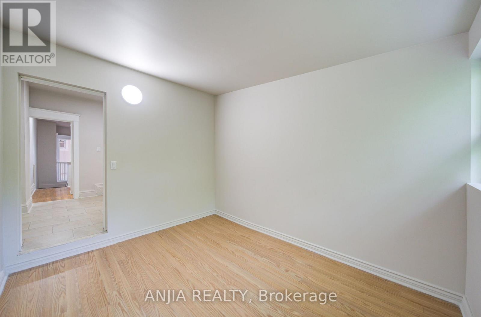 1063 Dufferin Street Property Photo 7
