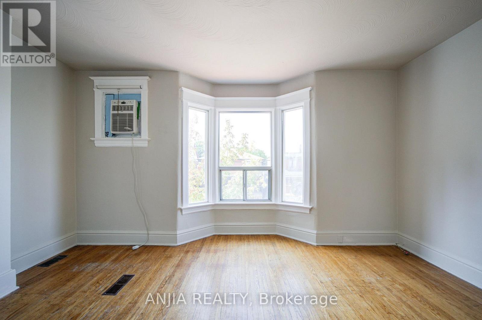 1063 Dufferin Street Property Photo 8