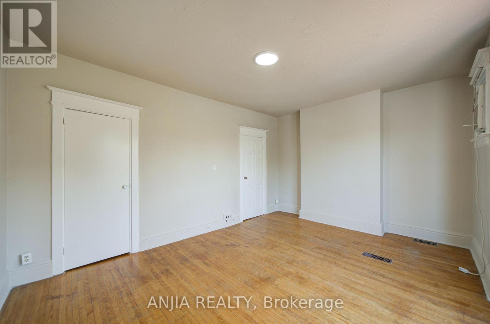 1063 Dufferin Street Property Photo 10