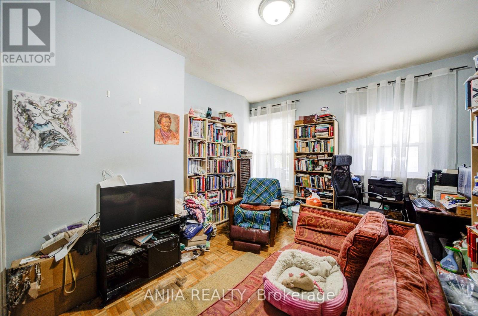 1063 Dufferin Street Property Photo 11