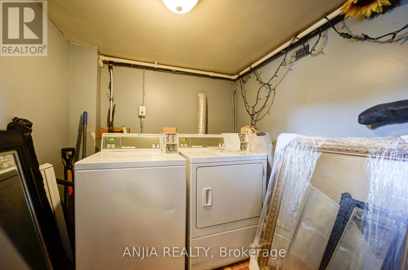 1063 Dufferin Street Property Photo 12