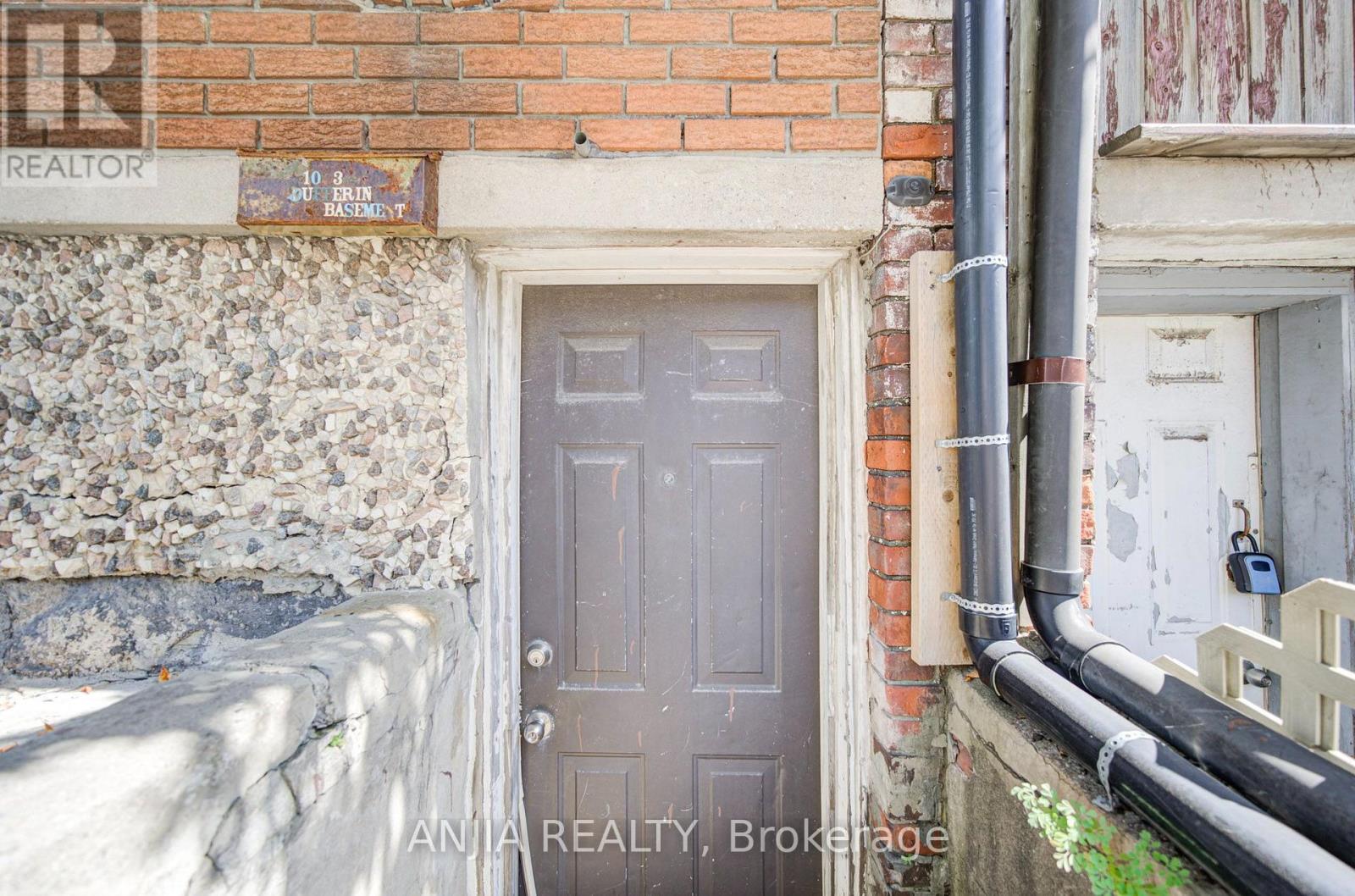 1063 Dufferin Street Property Photo 13