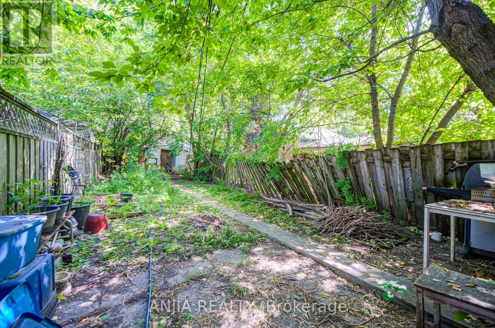 1063 Dufferin Street Property Photo 15