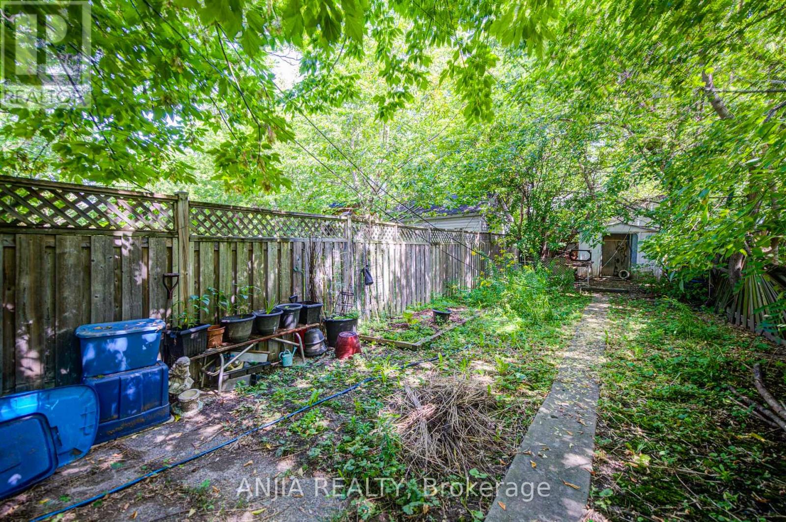 1063 Dufferin Street Property Photo 16