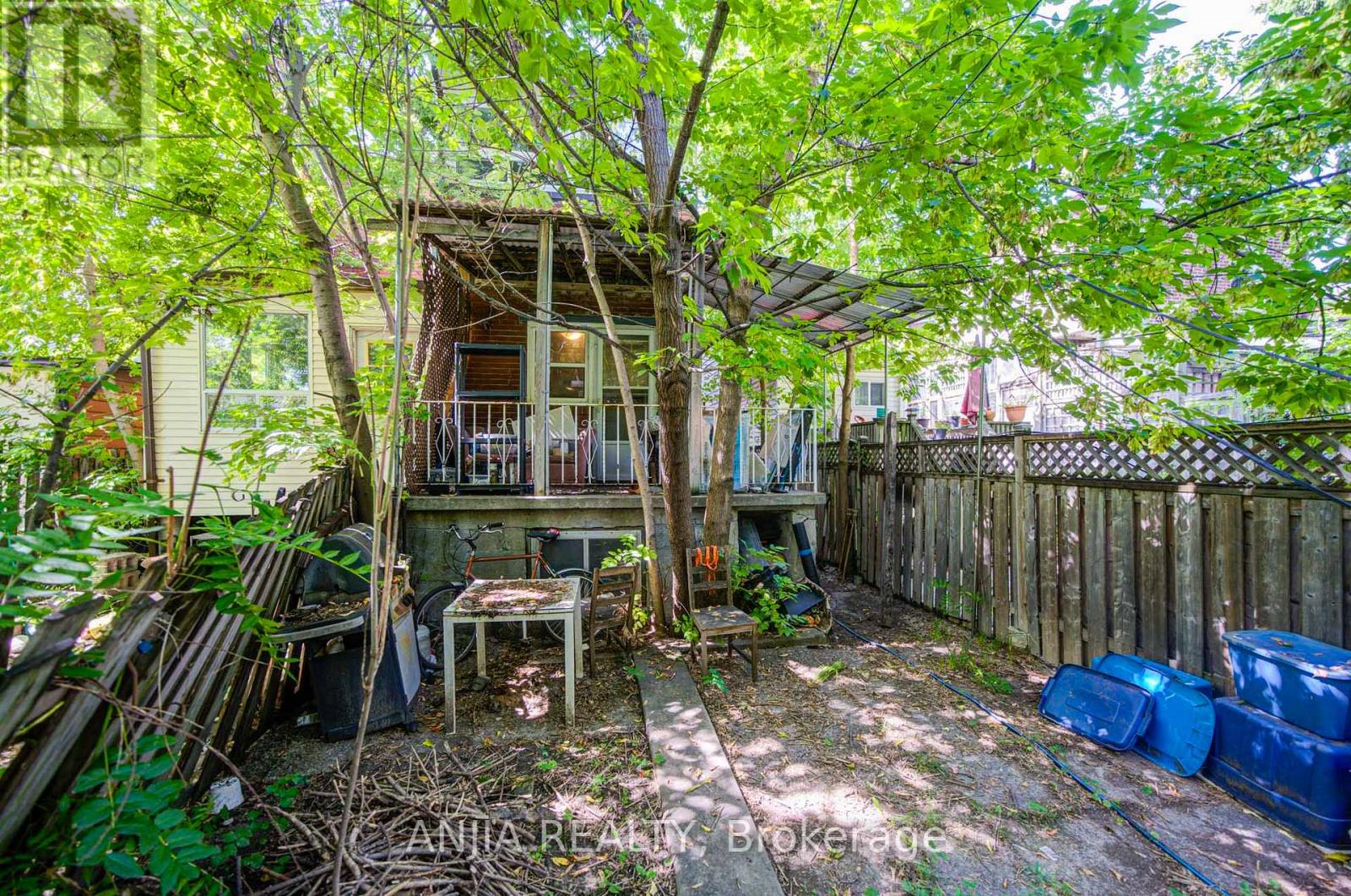 1063 Dufferin Street Property Photo 17