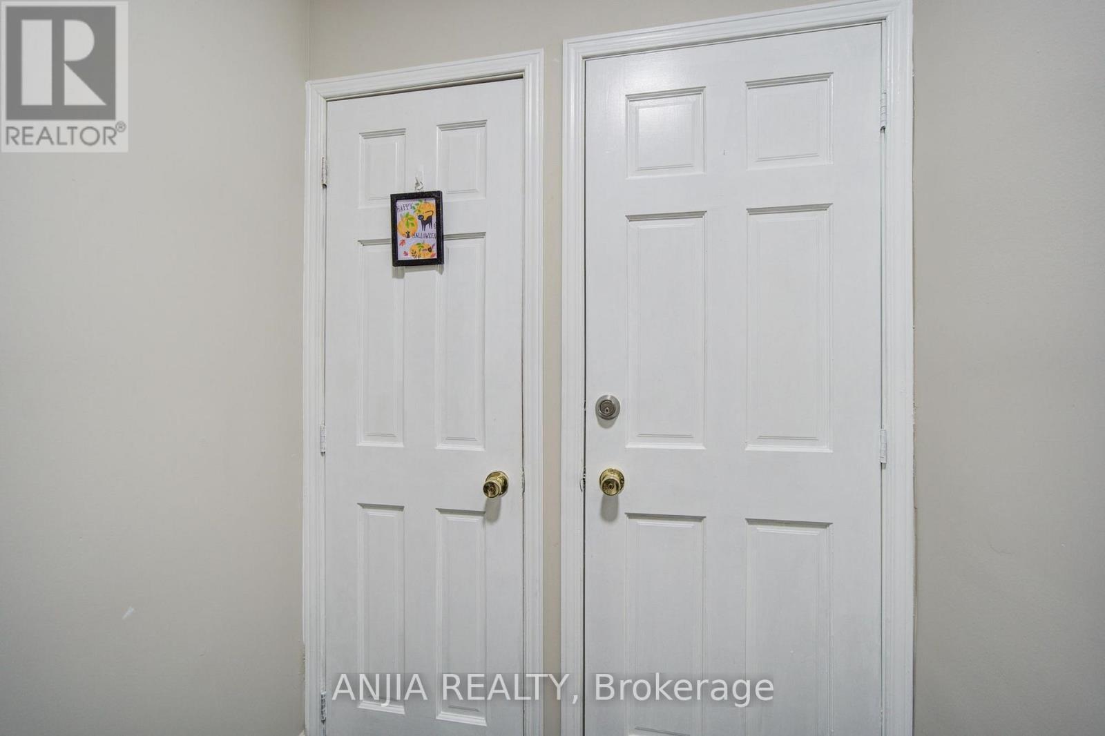 1063 Dufferin Street Property Photo 18