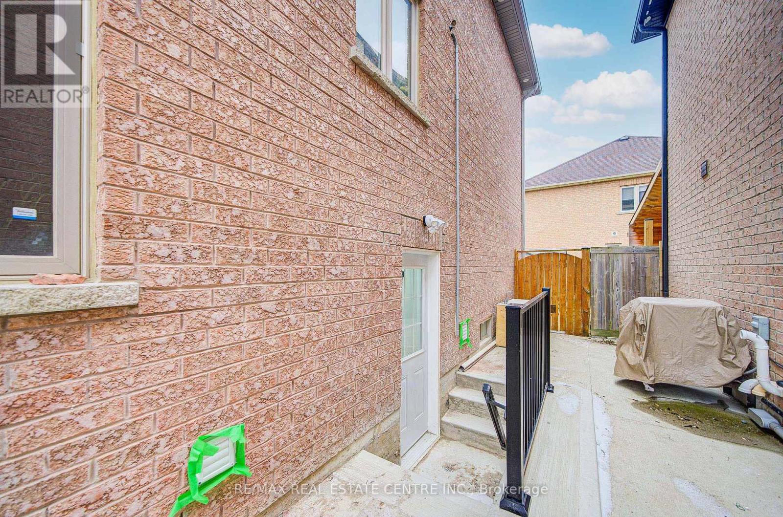 Bsmt - 23 Gamson Crescent Property Photo 3