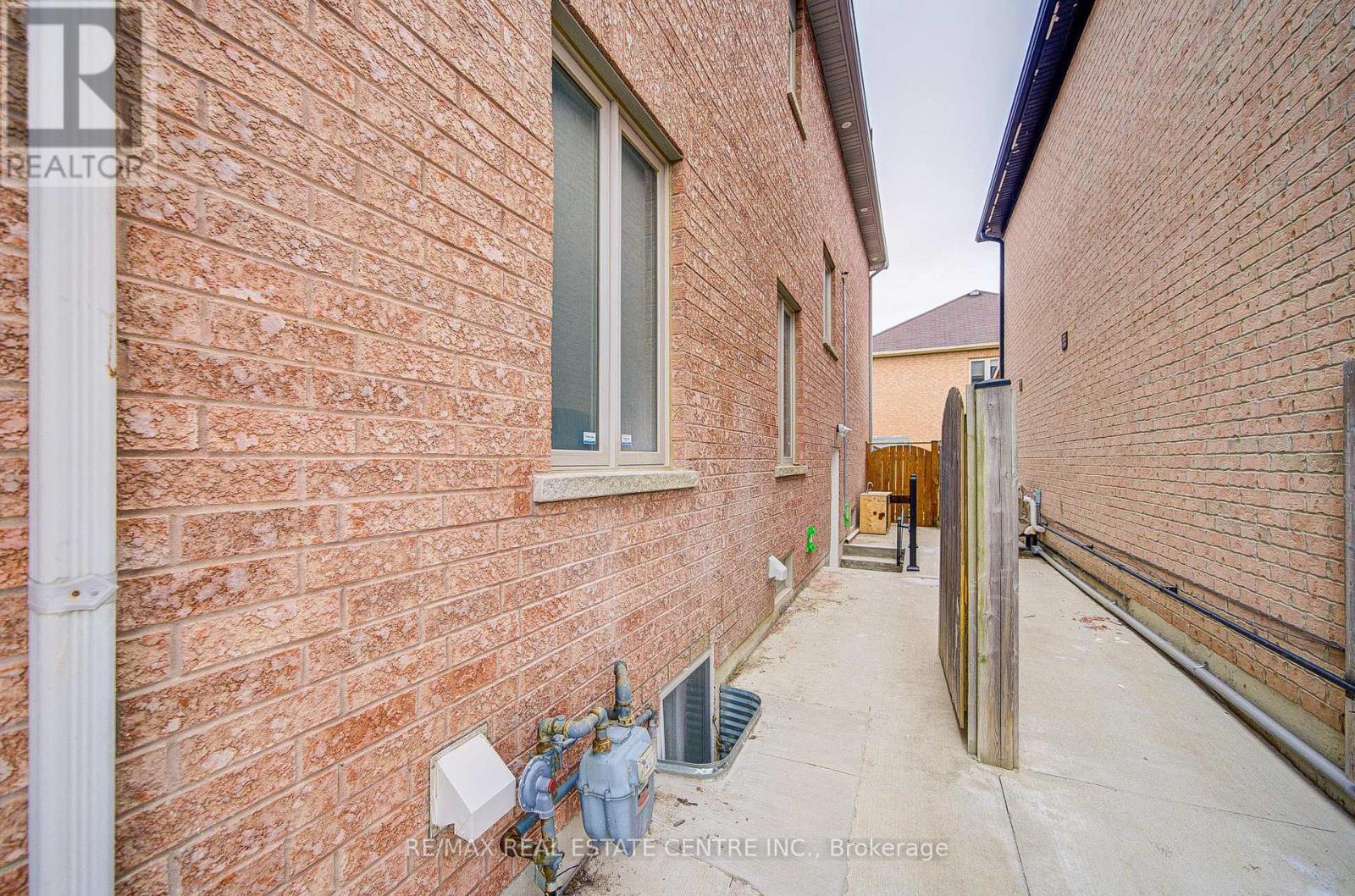 Bsmt - 23 Gamson Crescent Property Photo 4