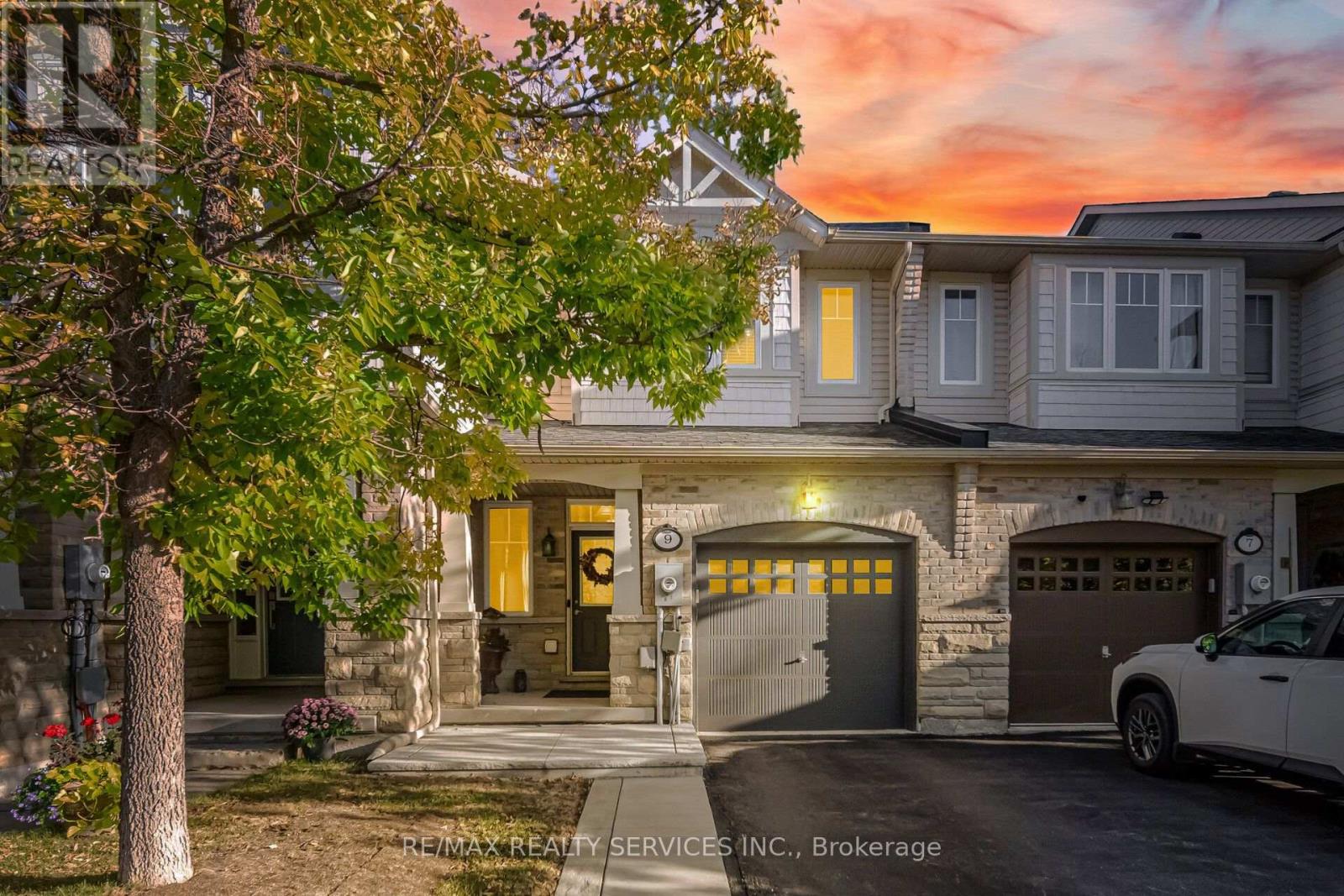 9 ASPENVIEW AVENUE Property Photo 1