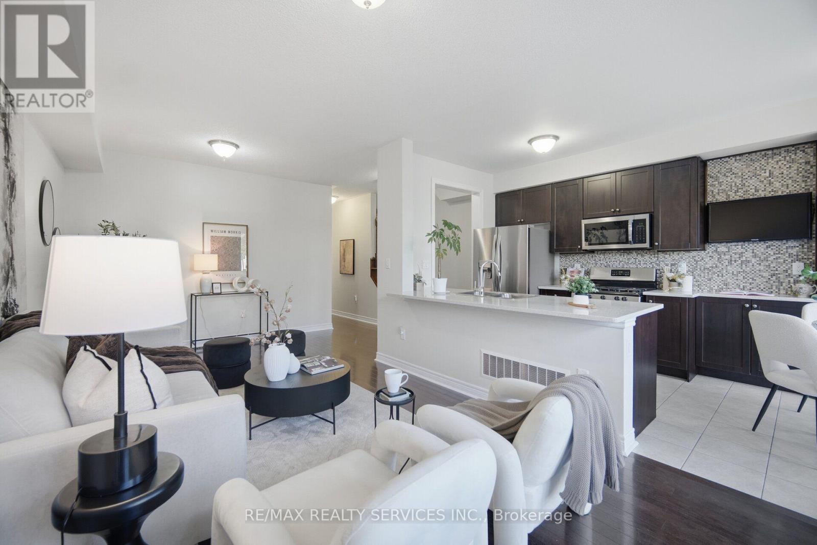 9 Aspenview Avenue Property Photo 2