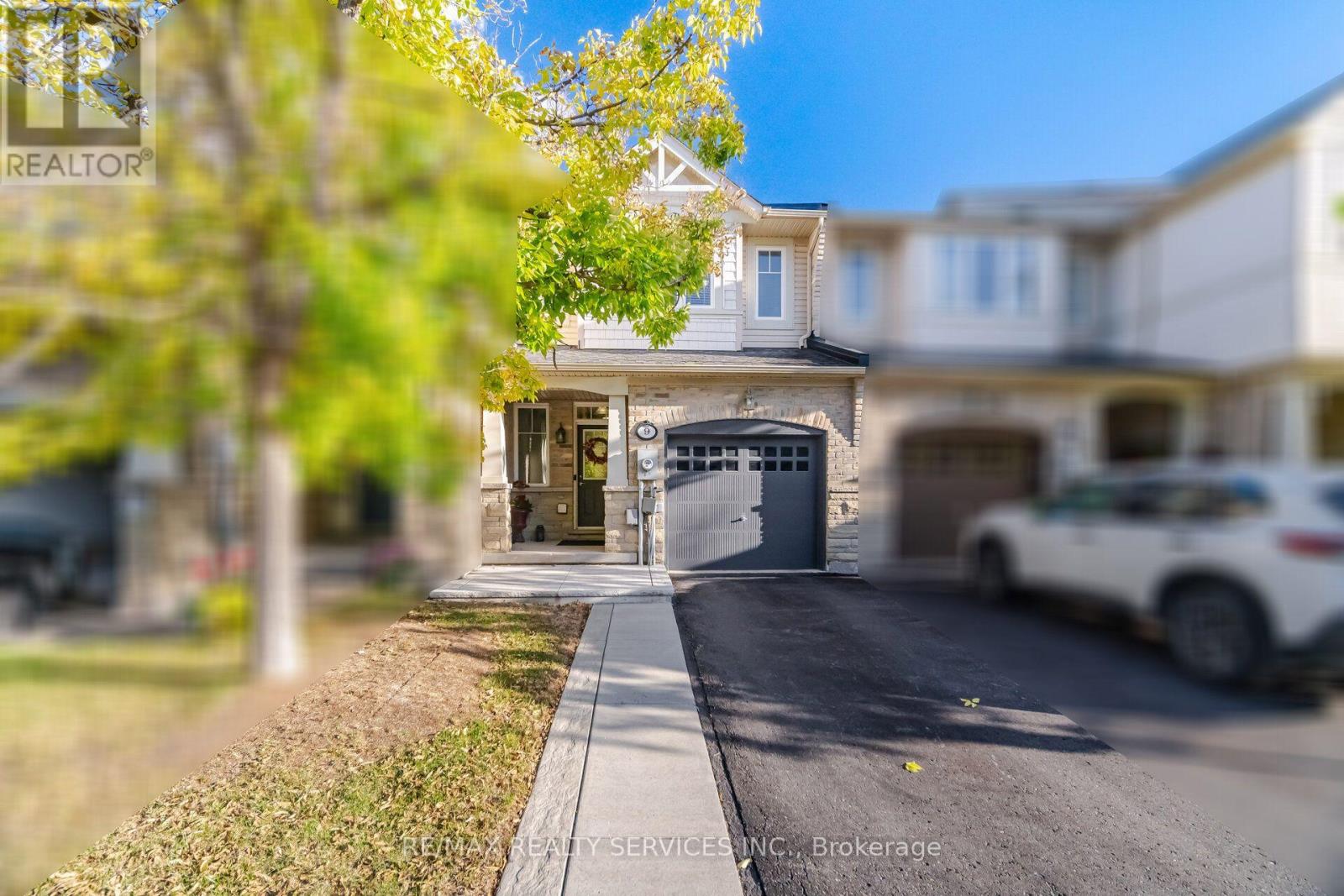9 Aspenview Avenue Property Photo 6