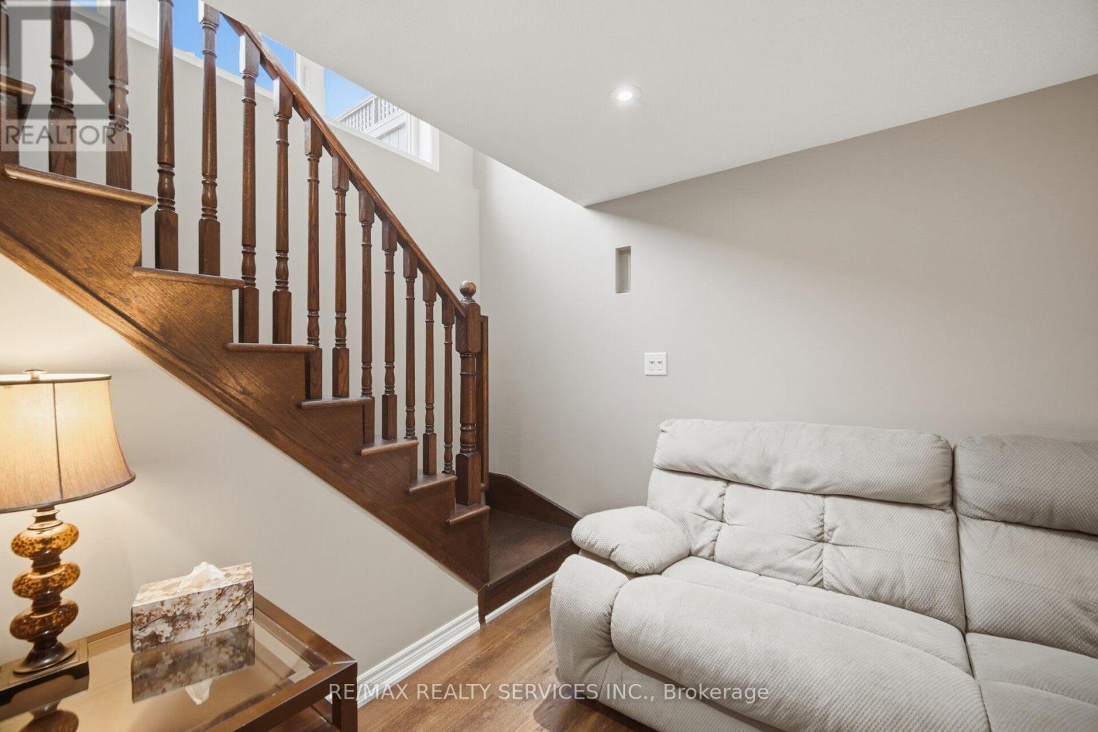 9 Aspenview Avenue Property Photo 35