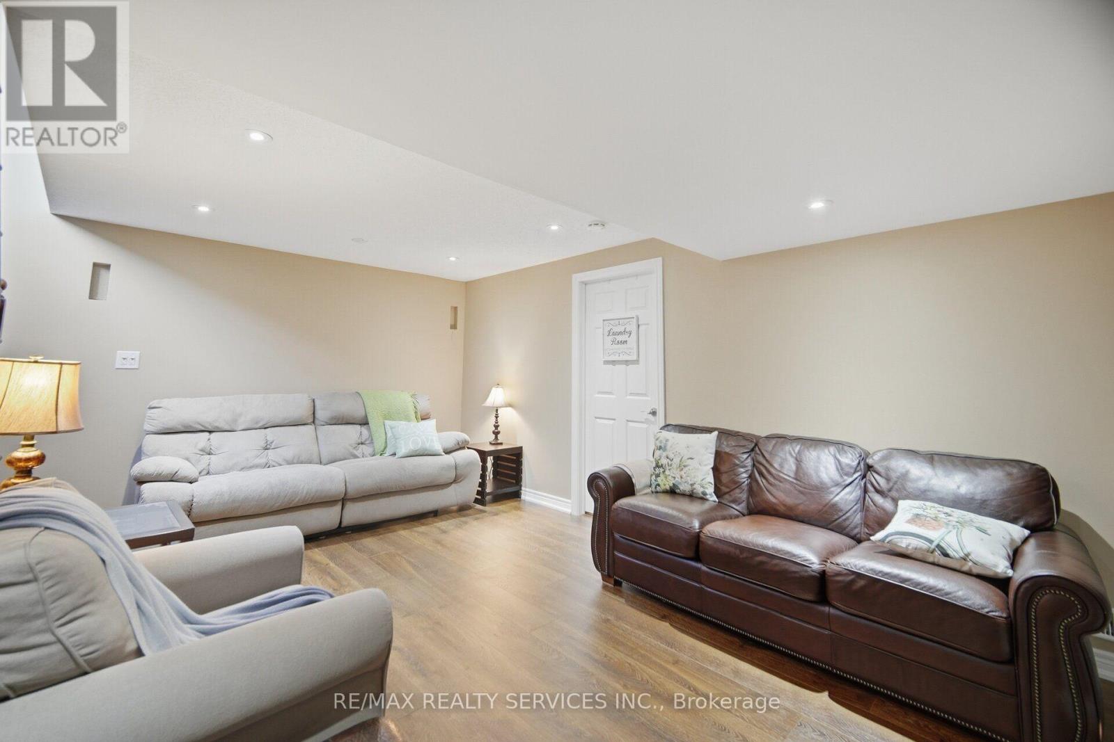 9 Aspenview Avenue Property Photo 38